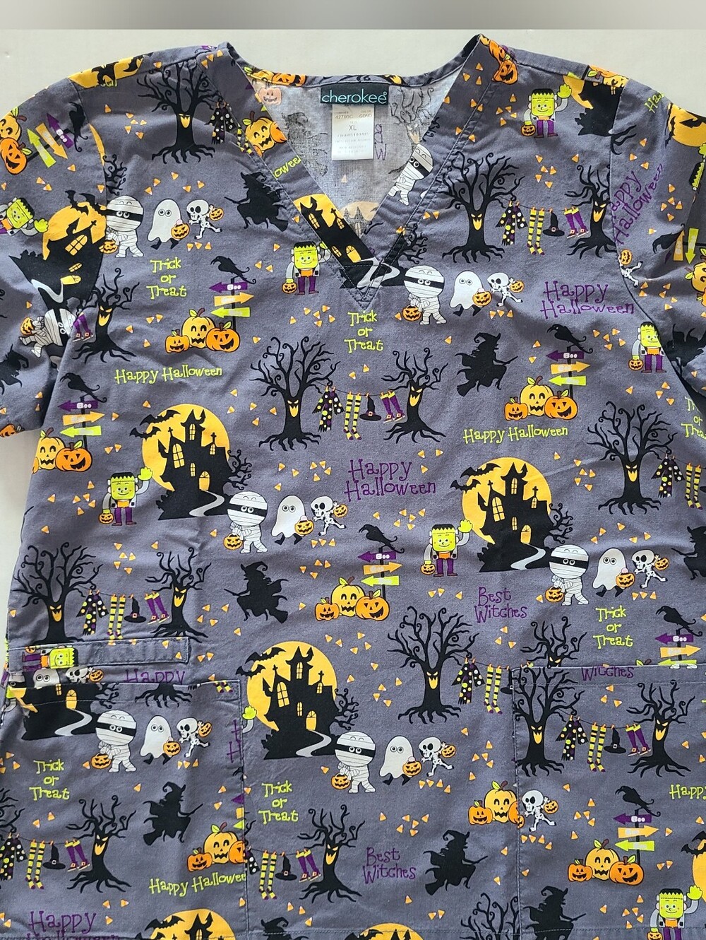 Cherokee Medical Scrub Top Women’s XL Halloween Themed Pediatrics Pockets V-Neck